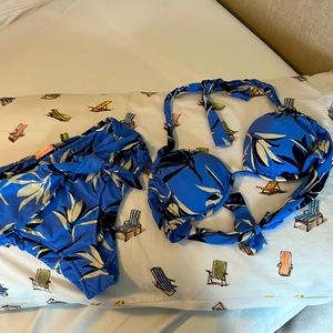 Salinas blue floral bathing suit 👙